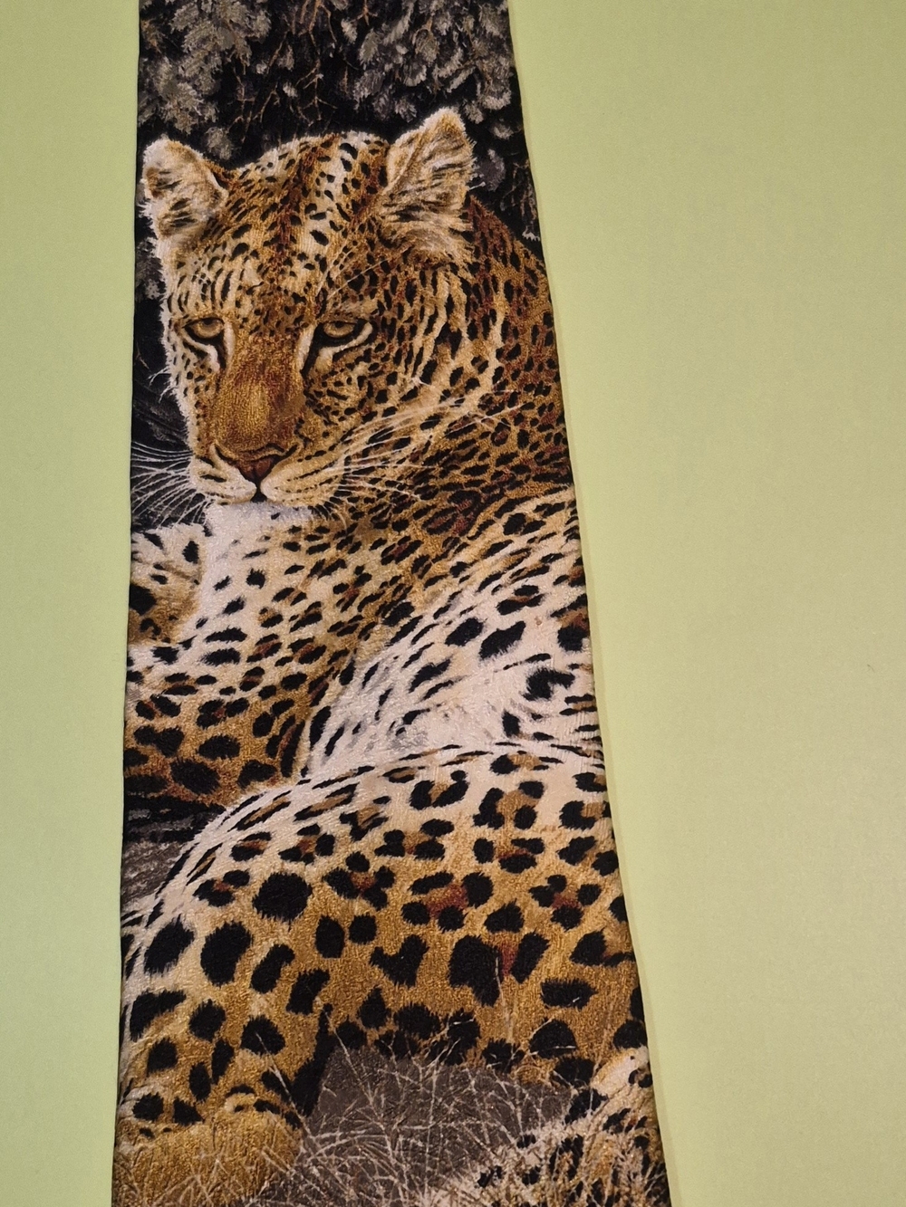 Leopard Print Silk Tie with Detailed Big Cat Motif - Picture 5 of 8